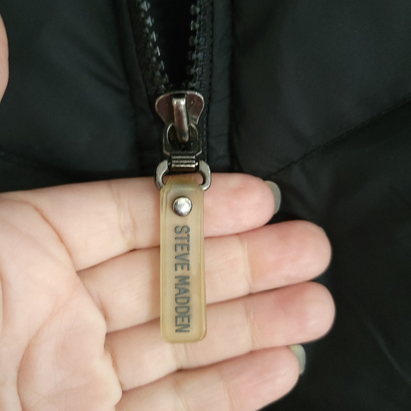 Stave Madden Women's Black Vest Size Medium with Pocket and Hood - Picture 8 of 14